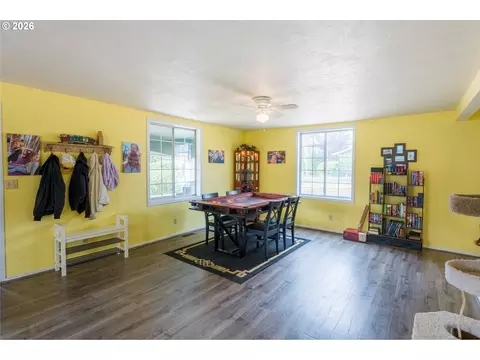 Dining - 610 Exeter St, Gladstone, OR 97027 photo 1 of 1