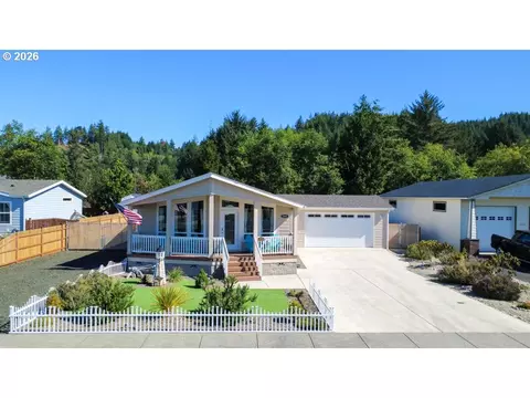 1060 Cedar Loop, Lakeside, OR 97449 photo 3