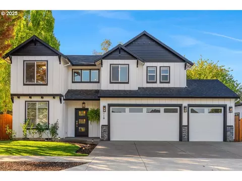 110 W Oxford St, Newberg, OR 97132