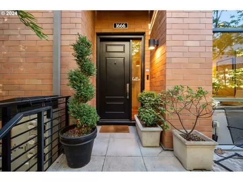 1666 NW Riverscape St, Portland, OR 97209
