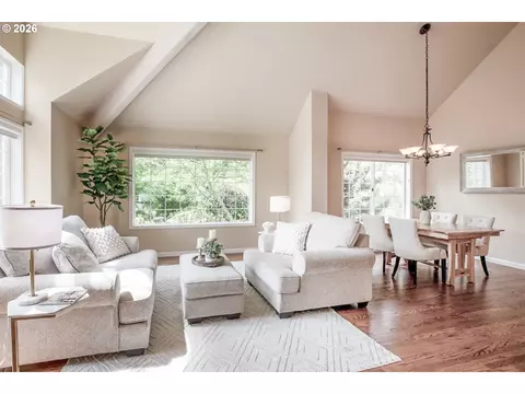 Living - 2595 W 28th Ave, Eugene, OR 97405 photo 1 of 3