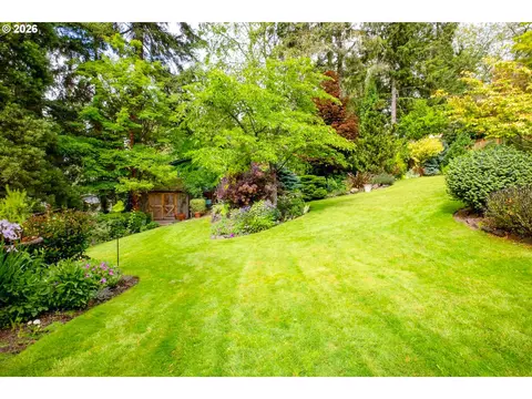 Exterior - 2595 W 28th Ave, Eugene, OR 97405 photo 14 of 20