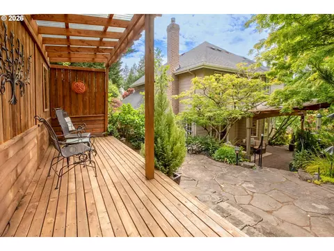 Exterior - 2595 W 28th Ave, Eugene, OR 97405 photo 11 of 20