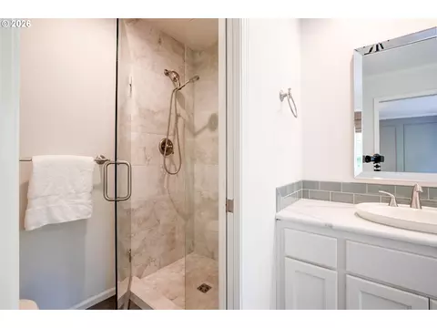 Bath - 2595 W 28th Ave, Eugene, OR 97405 photo 4 of 5