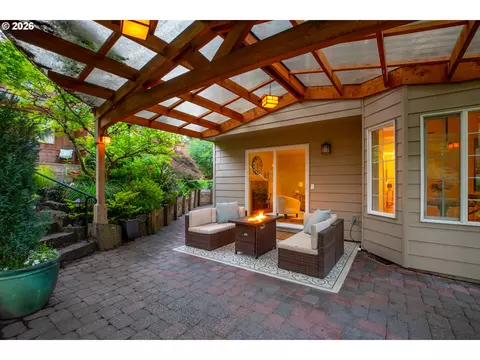Exterior - 2595 W 28th Ave, Eugene, OR 97405 photo 7 of 20