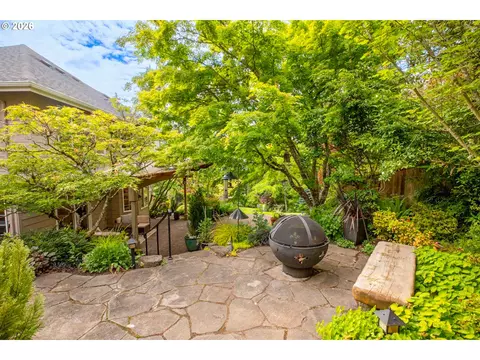 Exterior - 2595 W 28th Ave, Eugene, OR 97405 photo 10 of 20