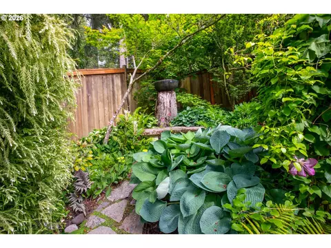 Exterior - 2595 W 28th Ave, Eugene, OR 97405 photo 16 of 20