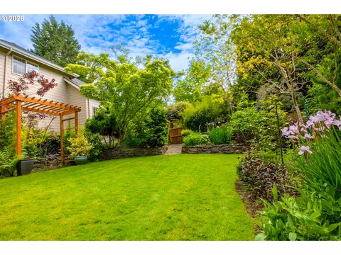 Exterior - 2595 W 28th Ave, Eugene, OR 97405 photo 15 of 20