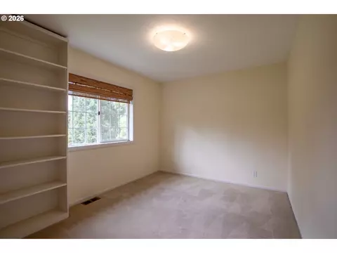 Bedroom - 2595 W 28th Ave, Eugene, OR 97405 photo 3 of 3
