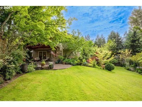 Exterior - 2595 W 28th Ave, Eugene, OR 97405 photo 13 of 20