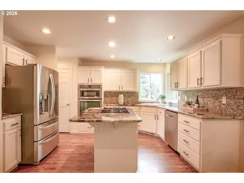 Kitchen - 2595 W 28th Ave, Eugene, OR 97405 photo 2 of 4