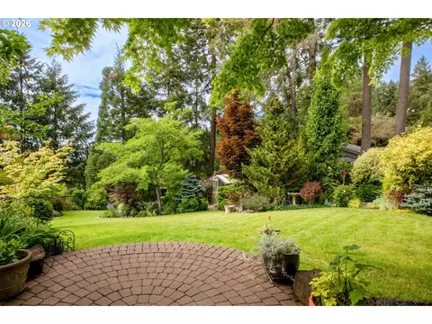 Exterior - 2595 W 28th Ave, Eugene, OR 97405 photo 12 of 20