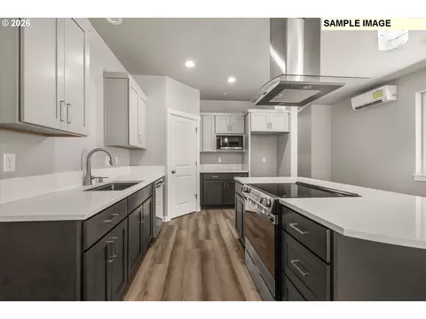 Kitchen - 137 NW Mawrcrest Ave, Gresham, OR 97030 photo 1 of 2