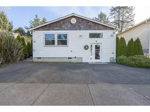 522 SE Neptune Ave, Lincoln City, OR 97367