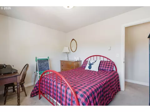 Bedroom - 1929 NE 19th St, Gresham, OR 97030 photo 4 of 4