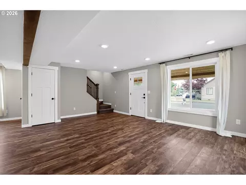 Living - 502 E 4th St, Molalla, OR 97038 photo 1 of 3