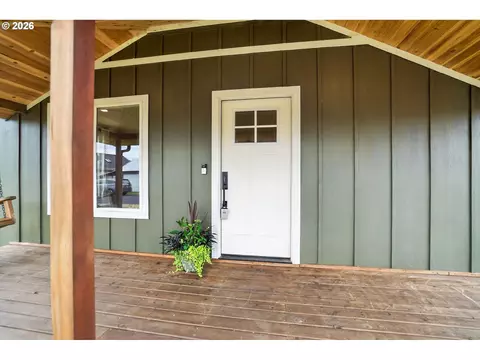 Exterior - 502 E 4th St, Molalla, OR 97038 photo 2 of 7