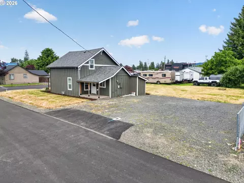 Exterior - 502 E 4th St, Molalla, OR 97038 photo 6 of 7