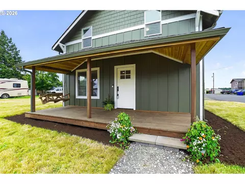 Exterior - 502 E 4th St, Molalla, OR 97038 photo 4 of 7