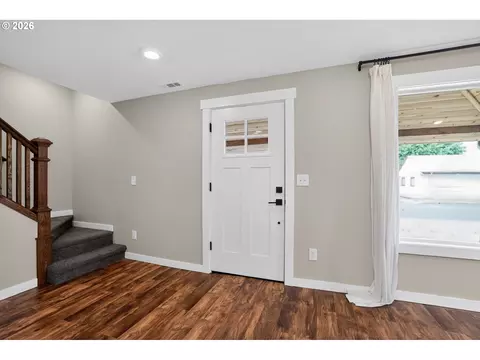 Entry Way - 502 E 4th St, Molalla, OR 97038 photo 1 of 1