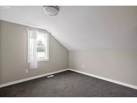 Bedroom - 502 E 4th St, Molalla, OR 97038 photo 4 of 4