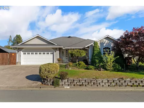 321 N Summerwood St, Roseburg, OR 97471