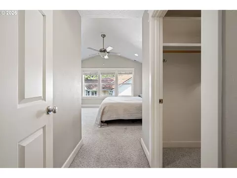 Entry Way - 729 S 68th Pl, Springfield, OR 97478 photo 2 of 2