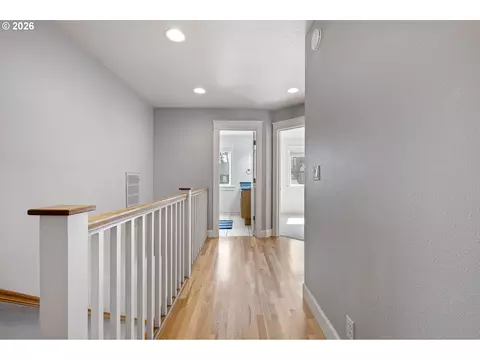 Entry Way - 729 S 68th Pl, Springfield, OR 97478 photo 1 of 2