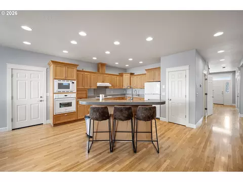 Kitchen - 729 S 68th Pl, Springfield, OR 97478 photo 1 of 5