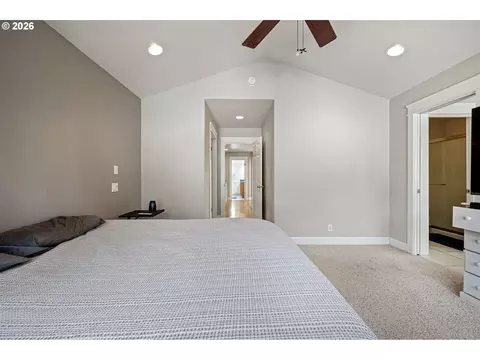 Bedroom - 729 S 68th Pl, Springfield, OR 97478 photo 5 of 6