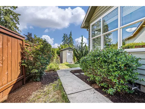 Exterior - 729 S 68th Pl, Springfield, OR 97478 photo 7 of 7