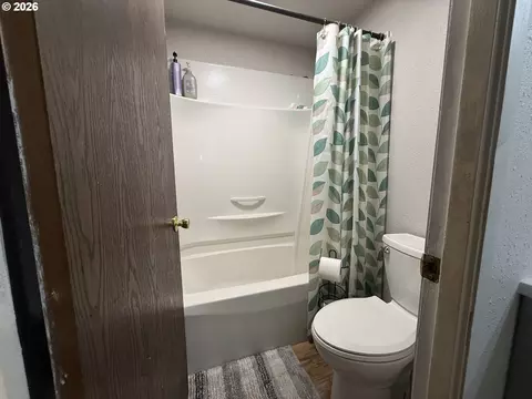 Bath - 351 SE Darrell Ave, Winston, OR 97496 photo 1 of 1
