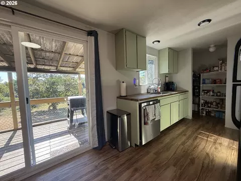 Kitchen - 351 SE Darrell Ave, Winston, OR 97496 photo 1 of 2