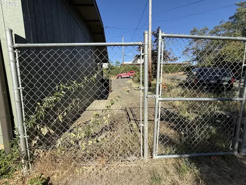 Exterior - 351 SE Darrell Ave, Winston, OR 97496 photo 6 of 6