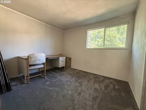 Bedroom - 351 SE Darrell Ave, Winston, OR 97496 photo 3 of 6