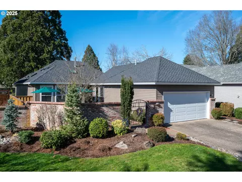 32181 SW Lake Dr, Wilsonville, OR 97070