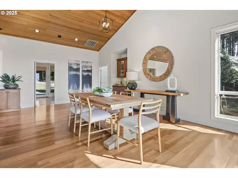 Dining - 810 NW Brady Rd, Camas, WA 98607 photo 3 of 5