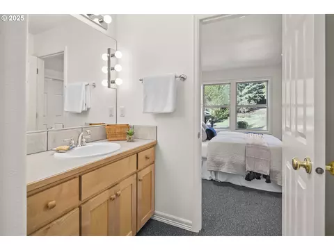 Bath - 810 NW Brady Rd, Camas, WA 98607 photo 2 of 2