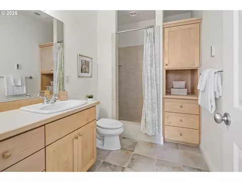 Bath - 810 NW Brady Rd, Camas, WA 98607 photo 1 of 2