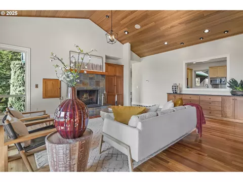 Living - 810 NW Brady Rd, Camas, WA 98607 photo 2 of 4