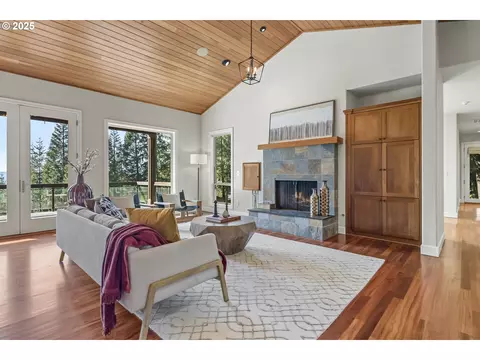 Living - 810 NW Brady Rd, Camas, WA 98607 photo 1 of 4