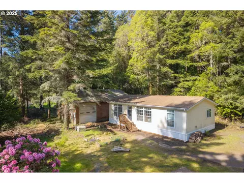 94123 Shutters Landing Ln, North Bend, OR 97459