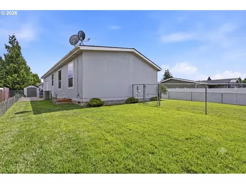 Exterior - 744 Saint James Pl, Molalla, OR 97038 photo 6 of 6