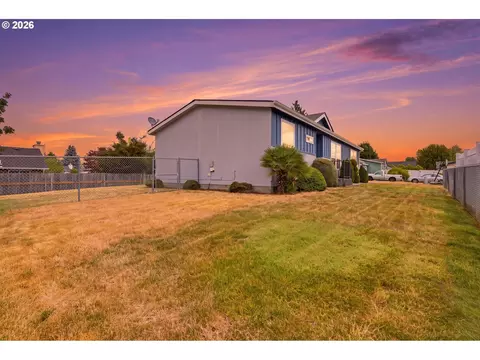 Exterior - 744 Saint James Pl, Molalla, OR 97038 photo 5 of 6
