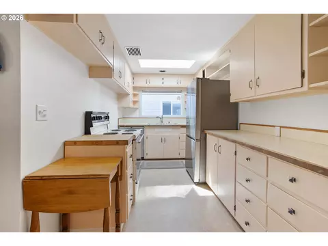 Kitchen - 2840 Ferry St, Eugene, OR 97405 photo 1 of 3