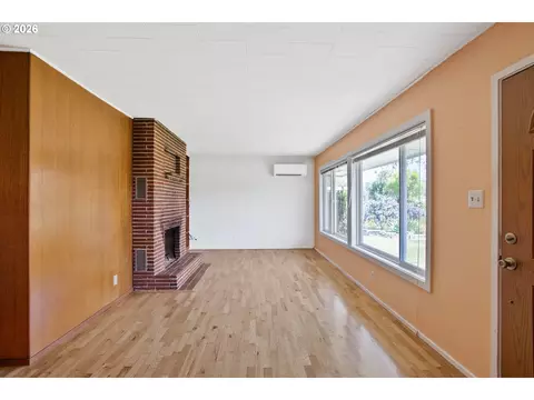 Living - 2840 Ferry St, Eugene, OR 97405 photo 4 of 7