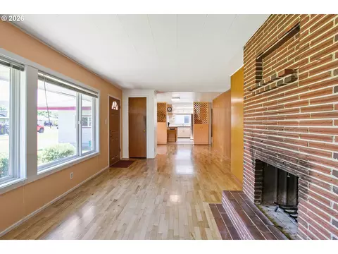 Living - 2840 Ferry St, Eugene, OR 97405 photo 2 of 7