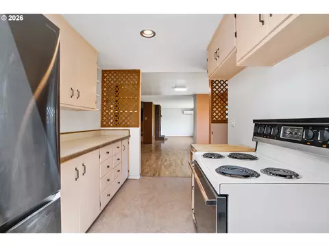 Kitchen - 2840 Ferry St, Eugene, OR 97405 photo 2 of 3