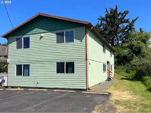568 NW 3rd St, Newport, OR 97365