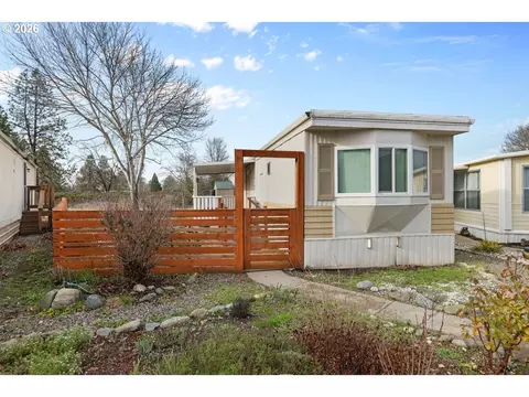 111 Briarwood Way, Grants Pass, OR 97526